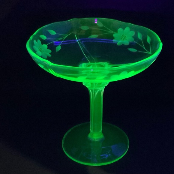 Flower Design Compote, Uranium Glass, Vaseline Glass, - Picture 6 of 7